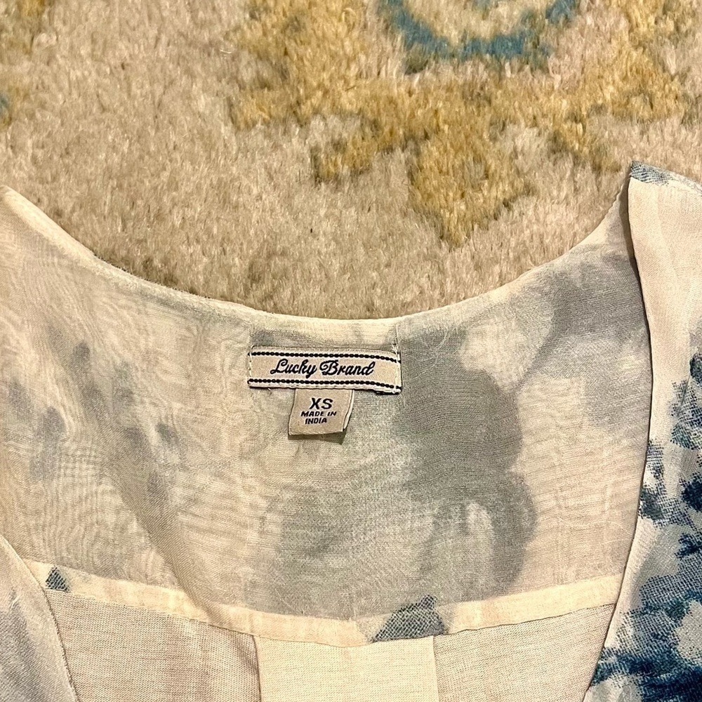 ⭐️ Lucky Brand Sheer Blue Floral Apron Front Blouse  Boho Lightweight Size XS - Picture 5 of 10